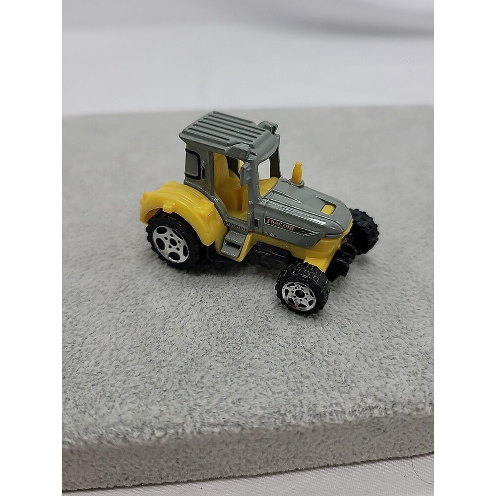 2006 Matchbox  Tractor  MB703 Yellow Toy